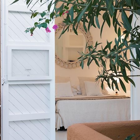 Dimora Dell'Olivastro Bed & Breakfast Фавиняна Екстериор снимка
