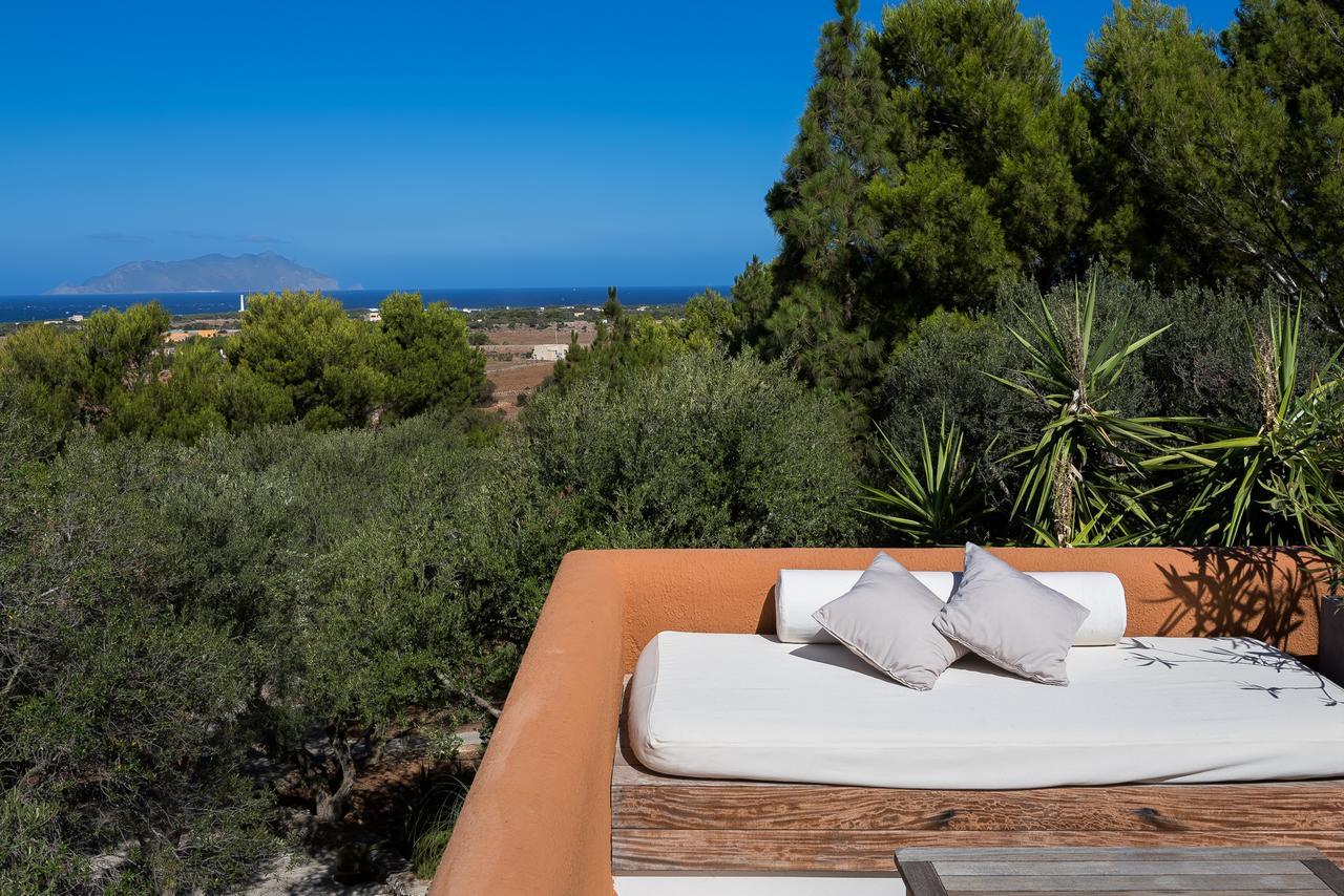 Dimora Dell'Olivastro Bed & Breakfast Фавиняна Екстериор снимка