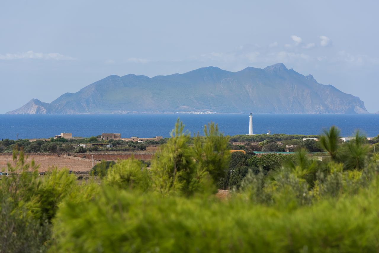 Dimora Dell'Olivastro Bed & Breakfast Фавиняна Екстериор снимка